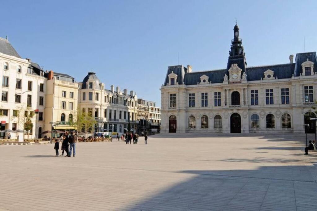 Appartement En Face De La Gare - Centre Ville Poitiers Eksteriør billede